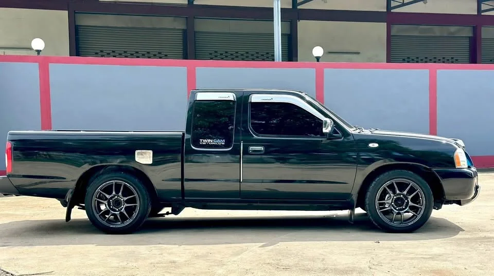2002 Nissan Frontier I 3