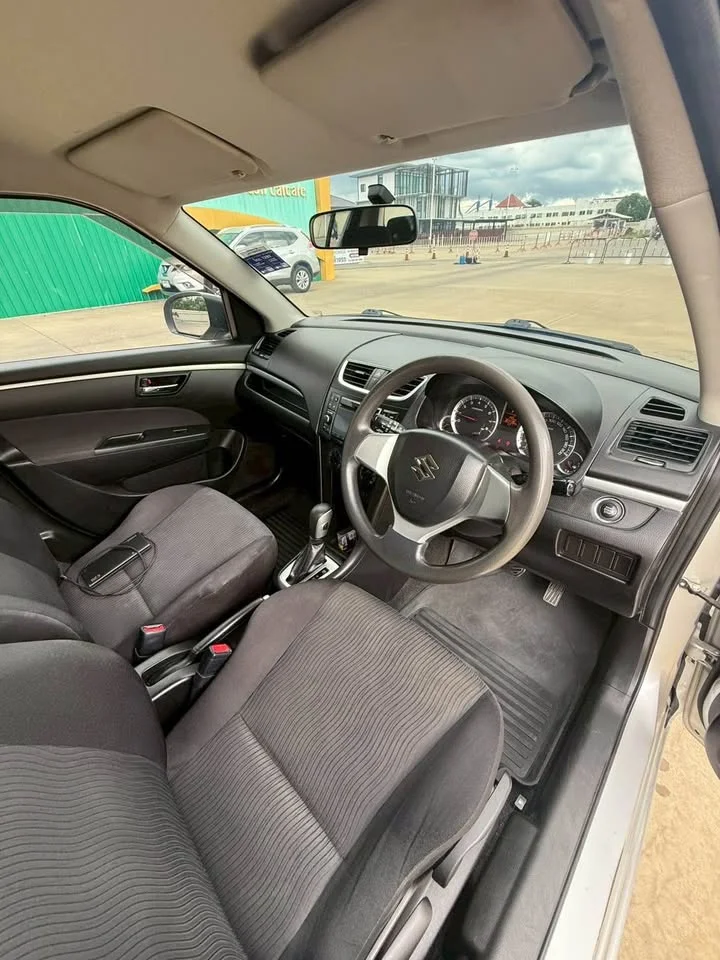 2013 Suzuki Swift II 3
