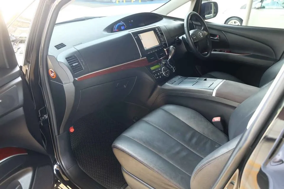 2014 Toyota Estima III 2