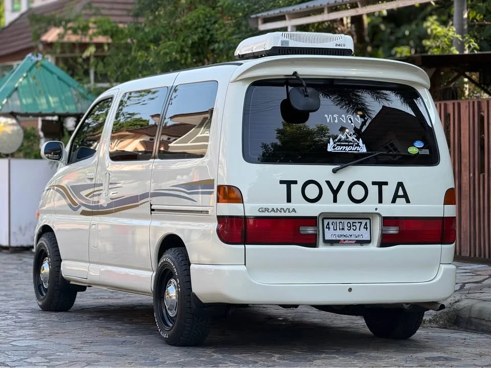 2000 Toyota Granvia H100 2