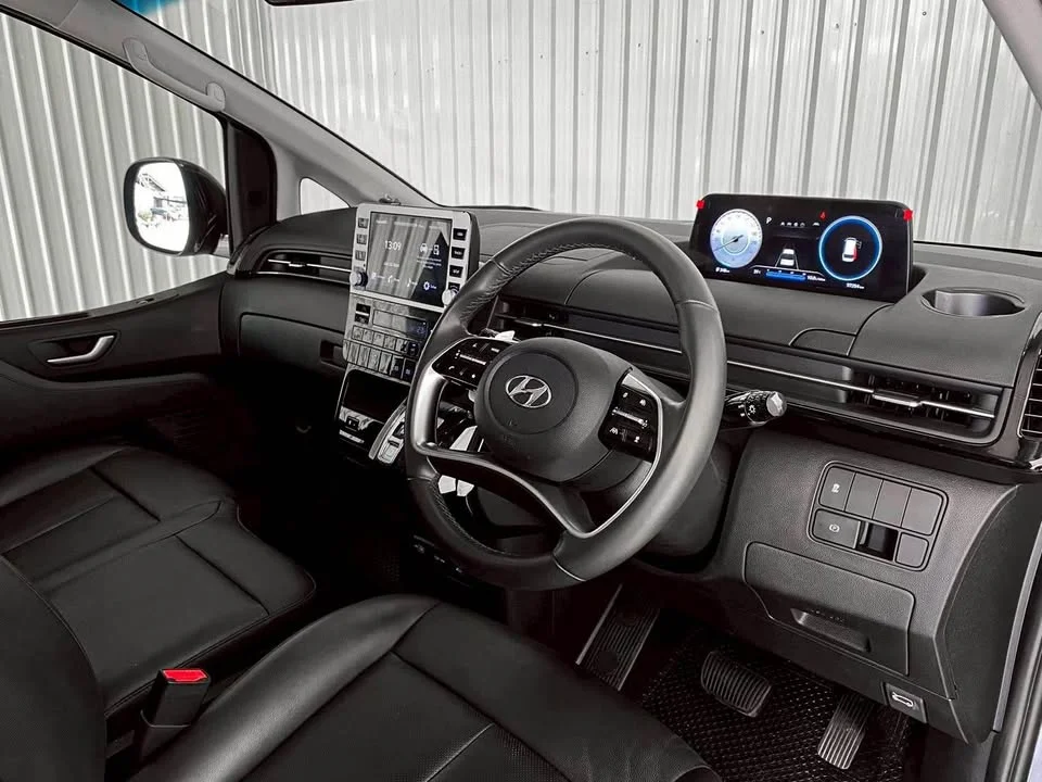 2022 Hyundai Staria US4 3