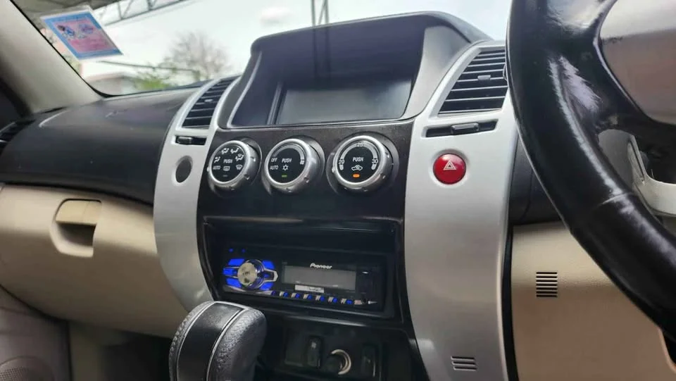 2012 Mitsubishi Pajero Sport II 2
