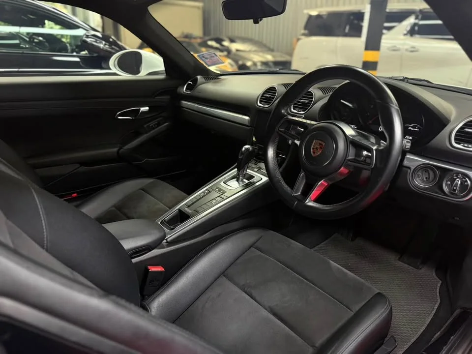 2017 Porsche 718 Boxster and Cayman IV 2