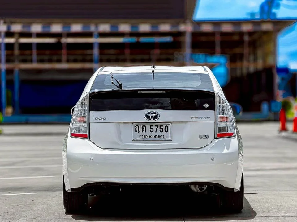 2011 Toyota Prius III 3