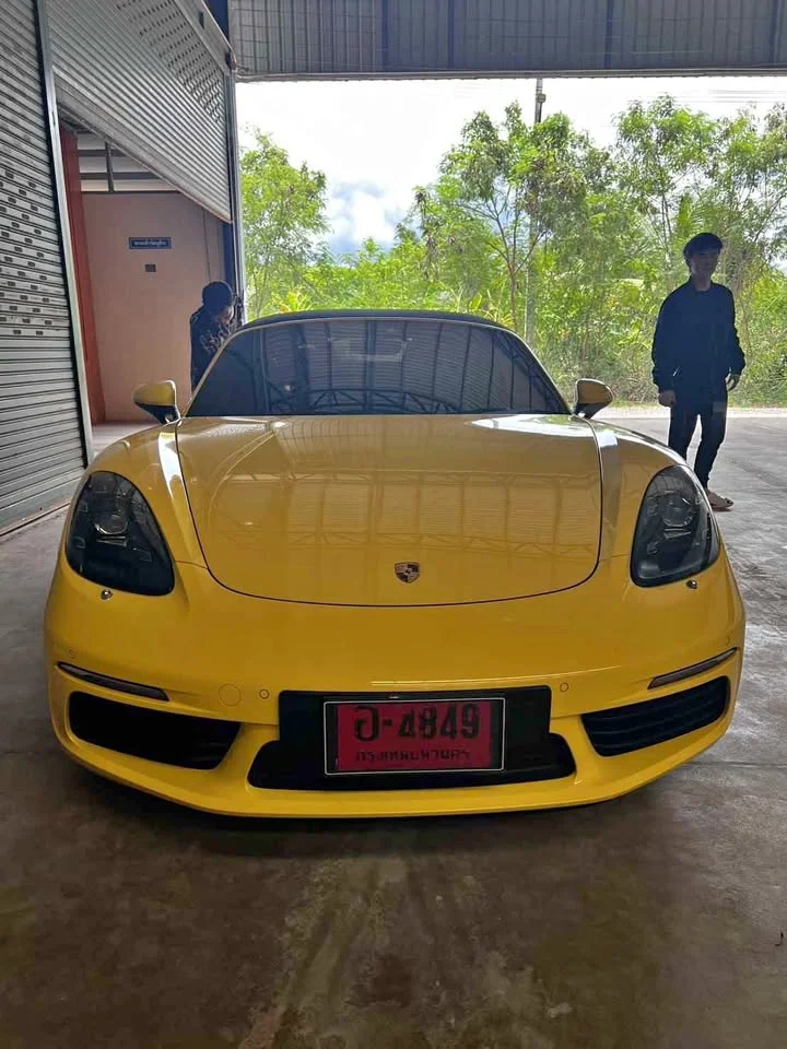 2017 Porsche 718 Boxster and Cayman IV 3