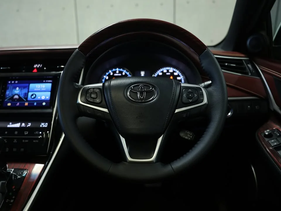 2014 Toyota Harrier III 2