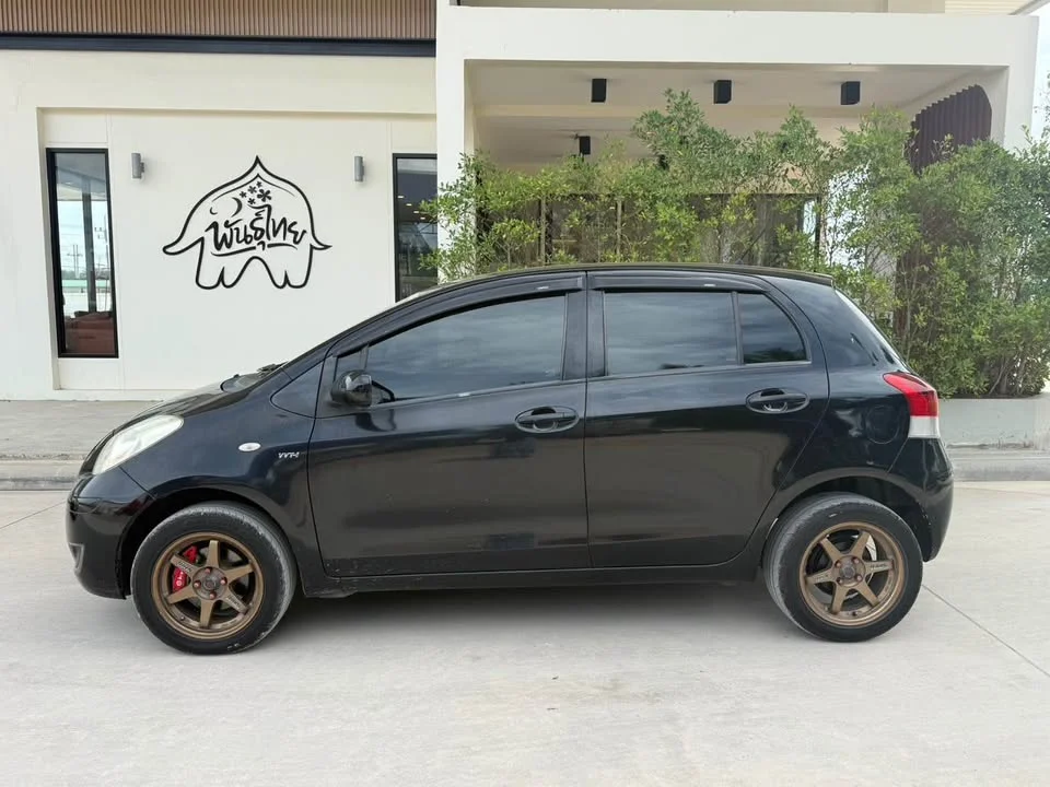 2012 Toyota Yaris II 2