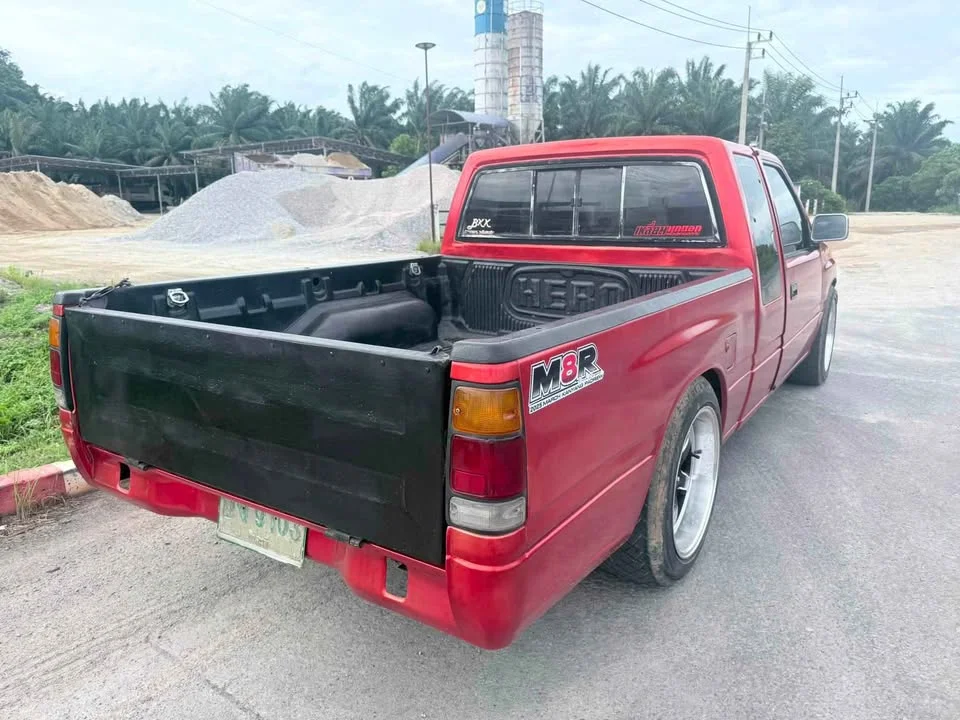 1996 Isuzu TFR III 2