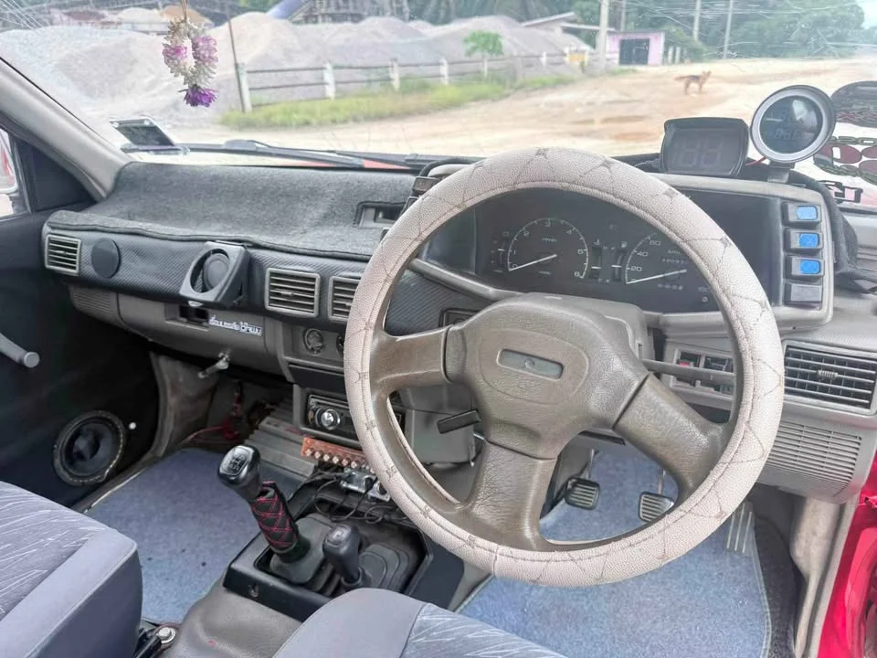 1996 Isuzu TFR III 3