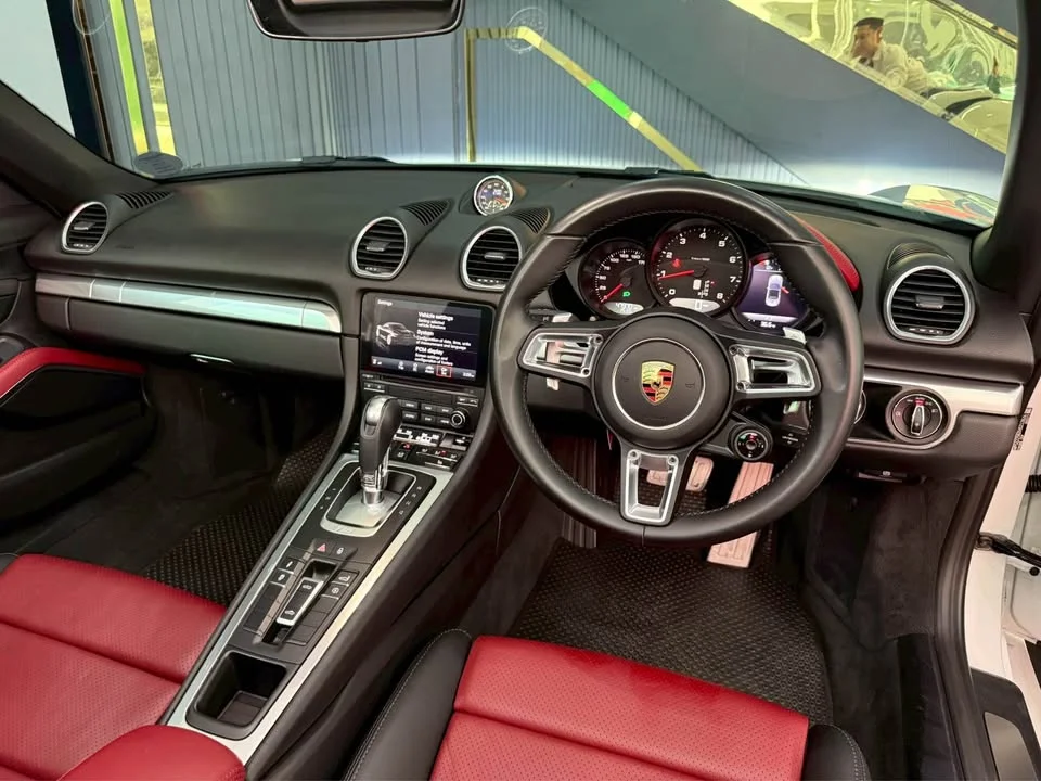 2016 Porsche 718 Boxster and Cayman IV 2