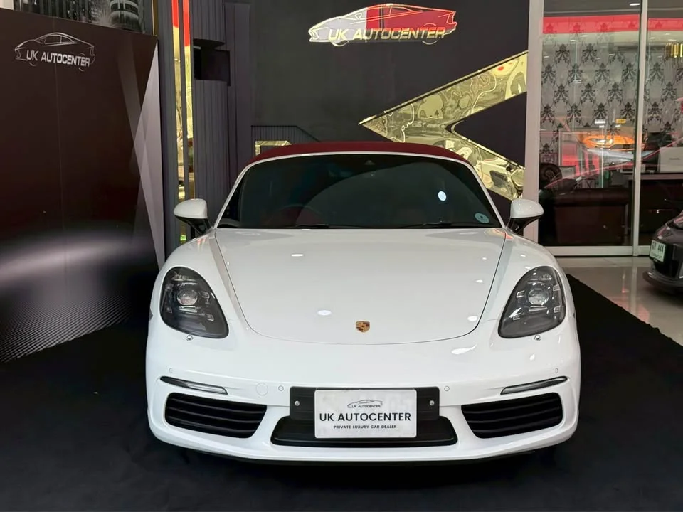 2016 Porsche 718 Boxster and Cayman IV 3