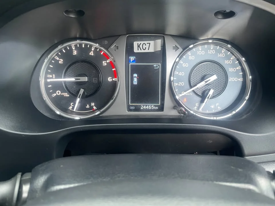 2020 Toyota Hilux VIII 2
