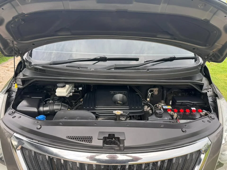 2012 Hyundai H-1 II 2