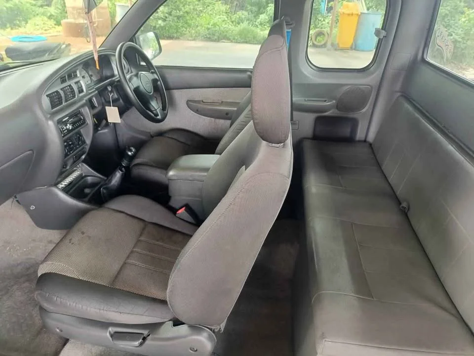 2005 Mazda 2500 Fighter V 2