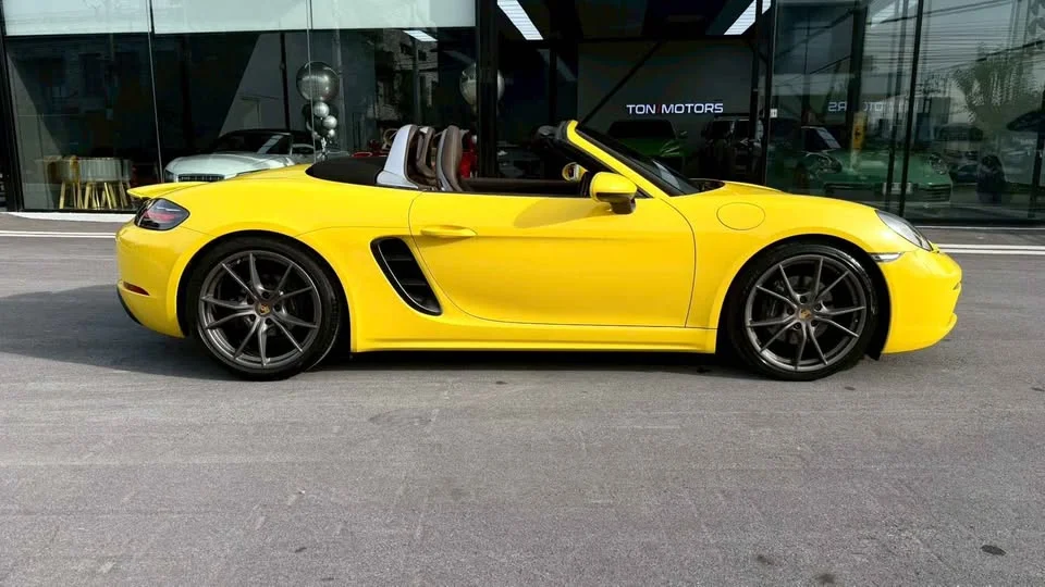 2019 Porsche 718 Boxster and Cayman IV 3