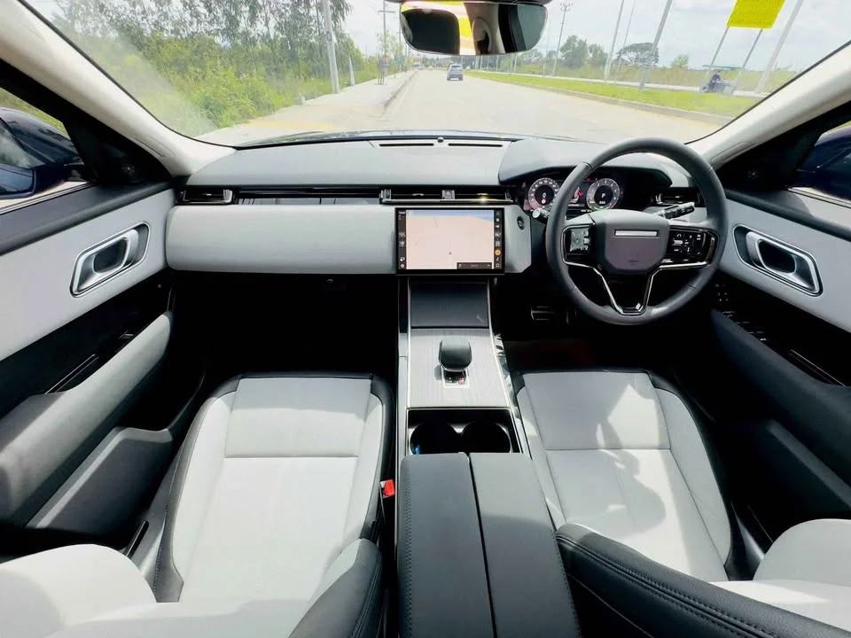 2025 Land Rover Range Rover Velar L560 3