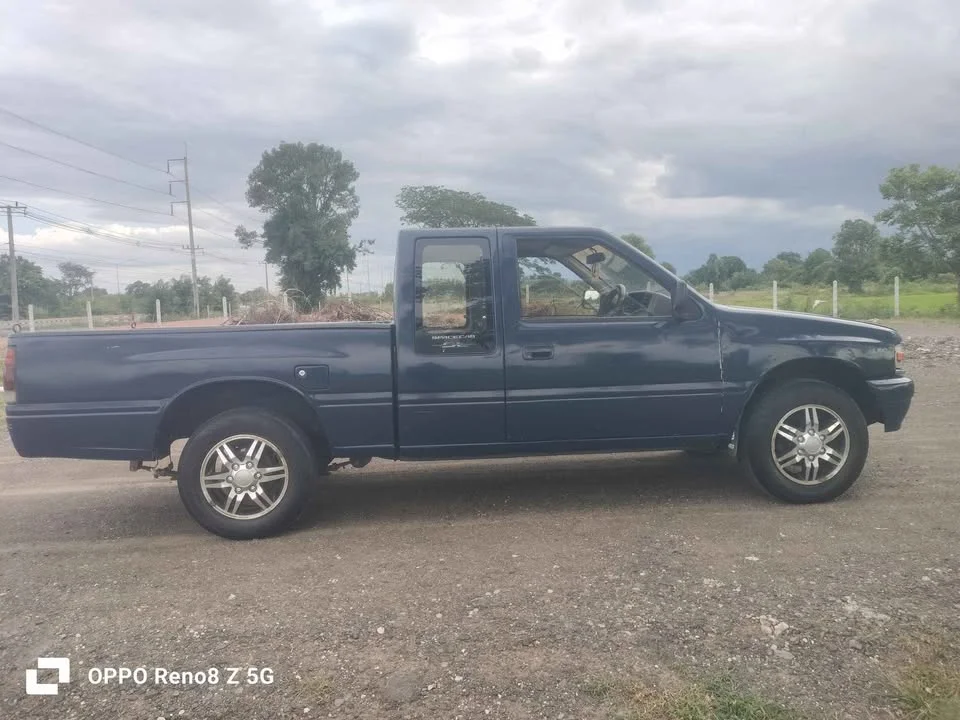 1996 Isuzu TFR III 2