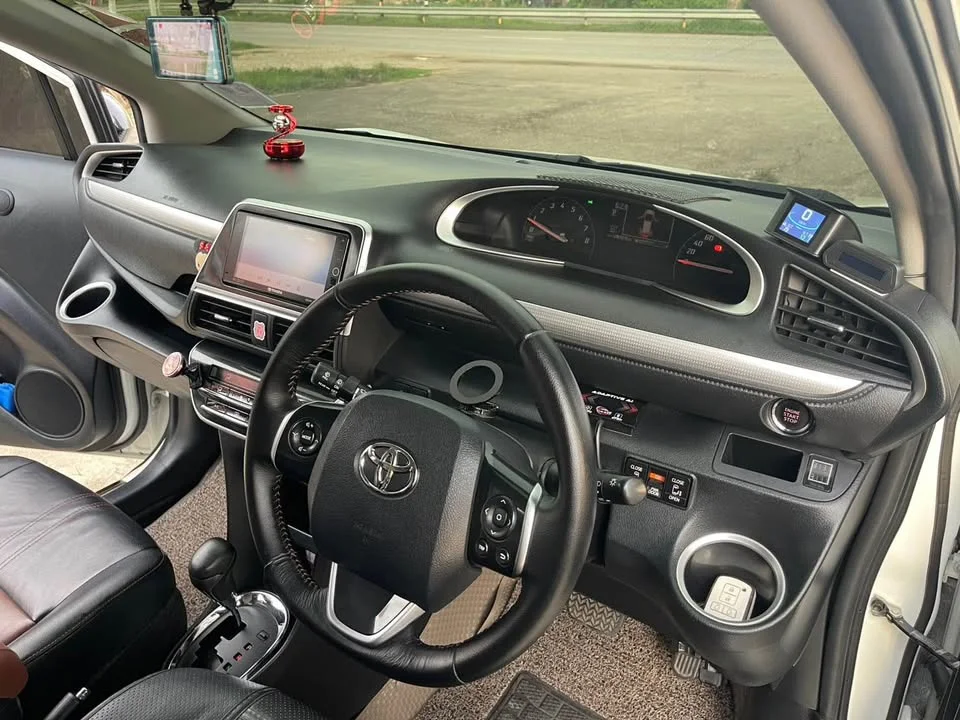 2016 Toyota Sienta II 2