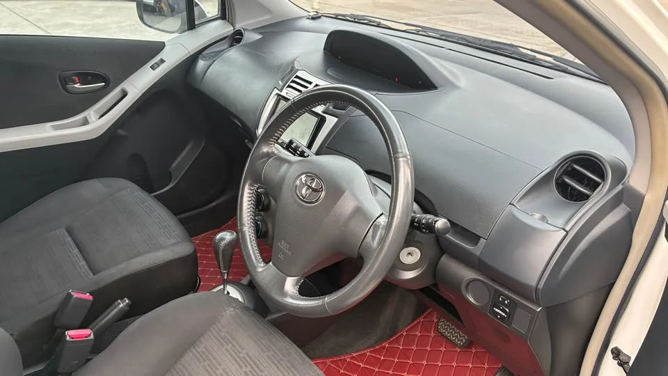 2010 Toyota Yaris II 3