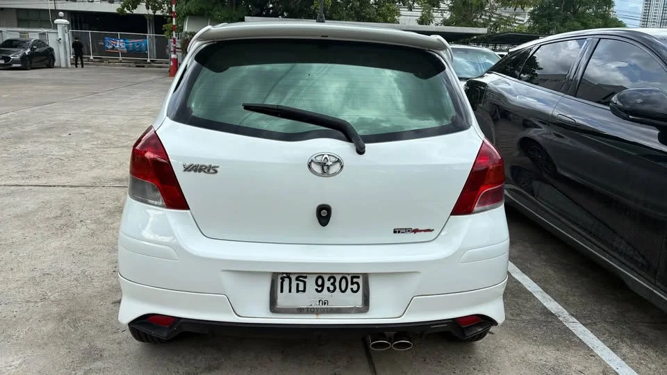 2010 Toyota Yaris II 2