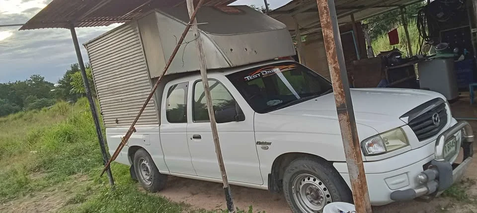 2004 Mazda 2500 Fighter V 2
