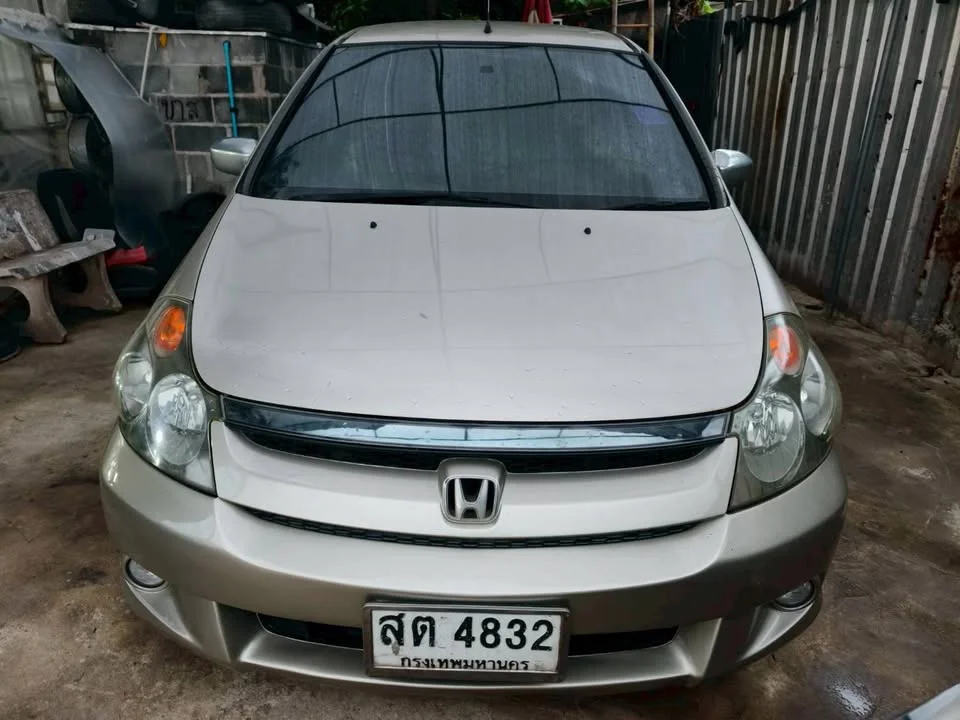 2005 Honda Stream I 3