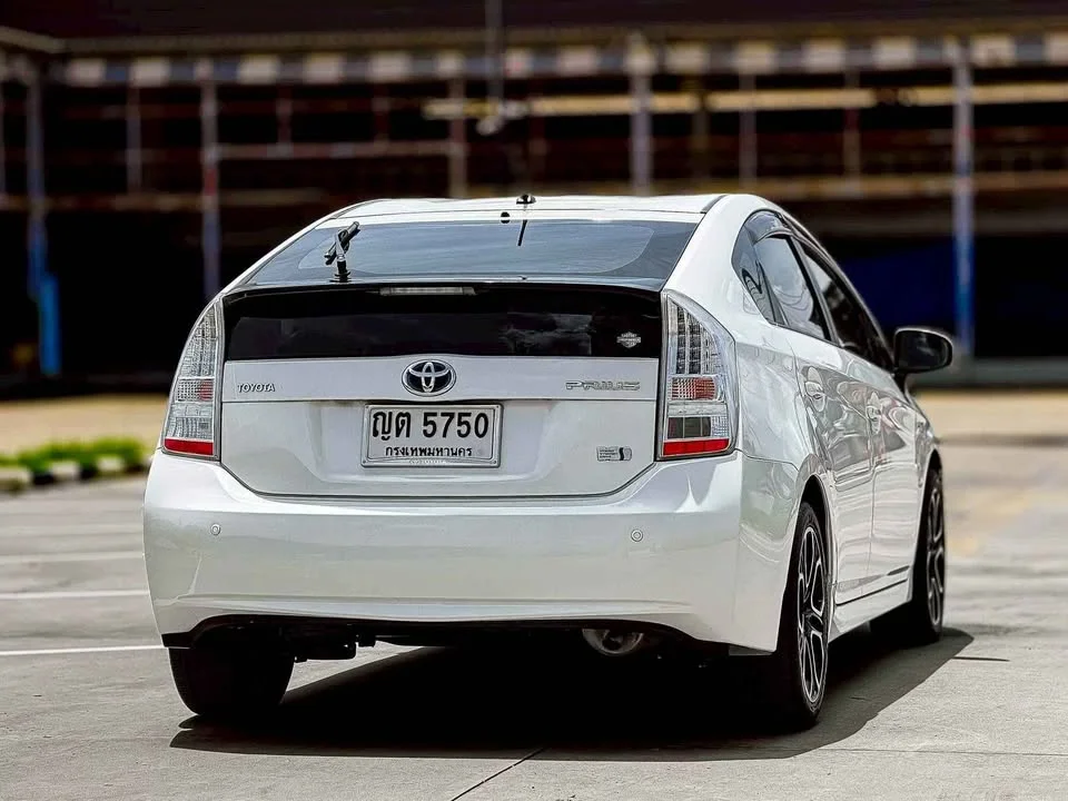 2011 Toyota Prius III 3