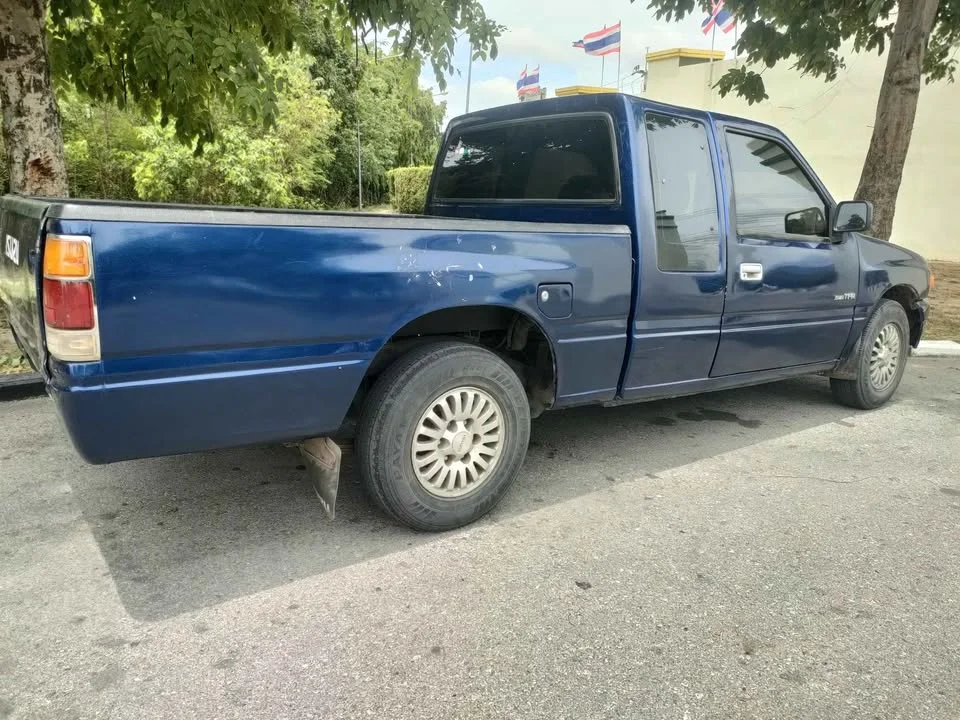 1995 Isuzu TFR III 2
