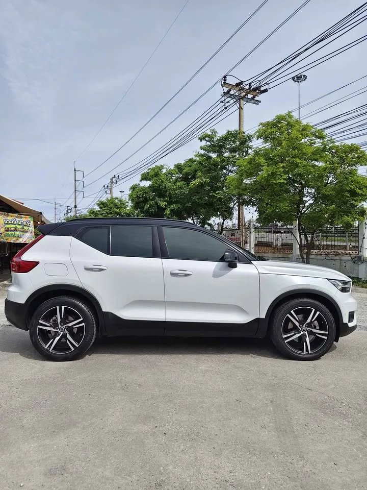 2019 Volvo XC40 2