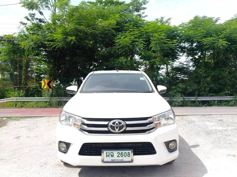 2015 Toyota Hilux VIII 2