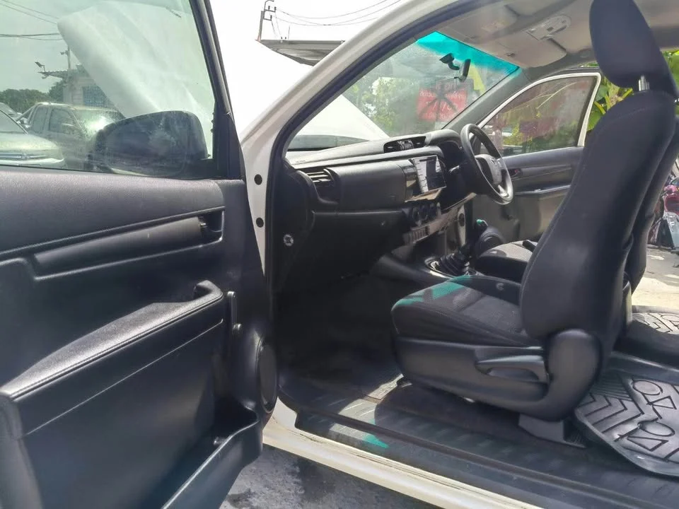 2015 Toyota Hilux VIII 3