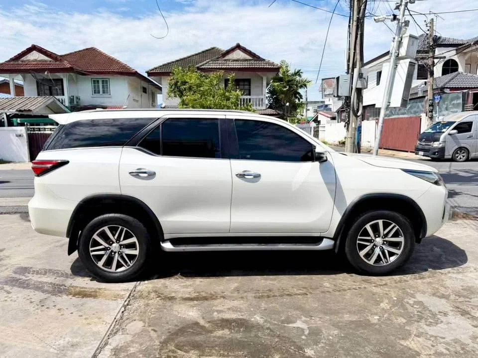 2020 Toyota Fortuner II 2