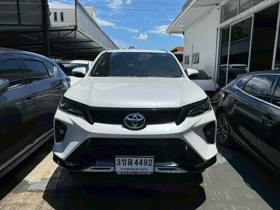 2022 Toyota Fortuner II 3