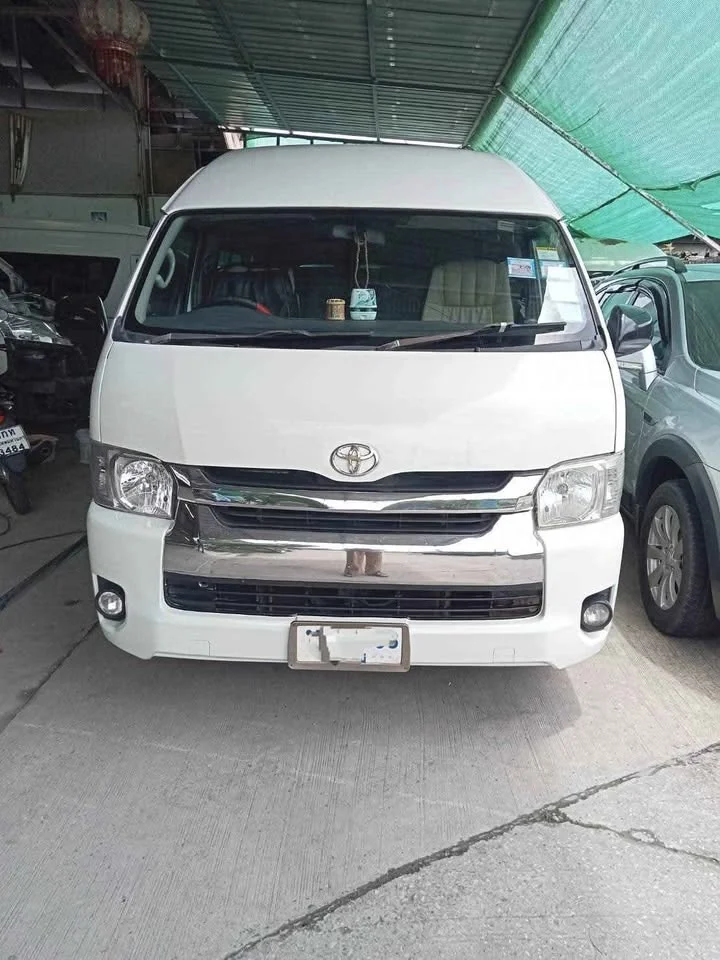 2011 Toyota Commuter V (H200) 3