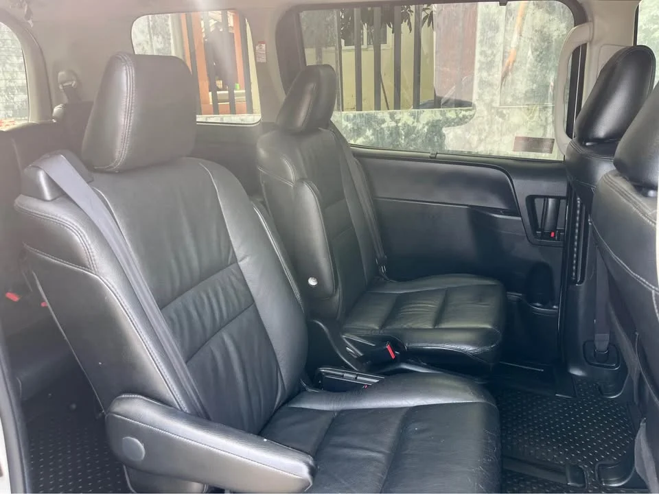 2015 Toyota Voxy III 3