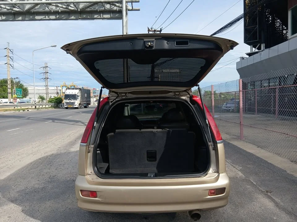2004 Honda Stream I 3