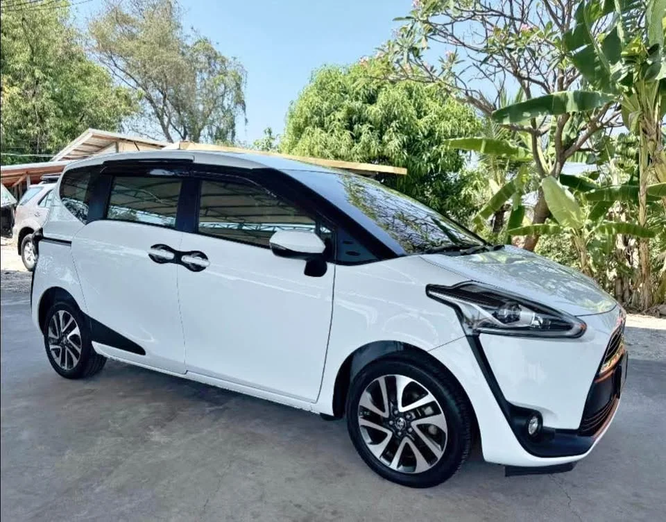 2016 Toyota Sienta II 2
