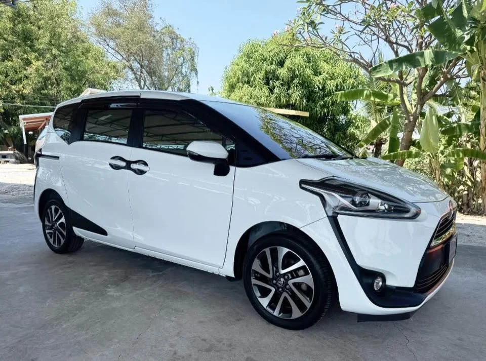 2016 Toyota Sienta II 3