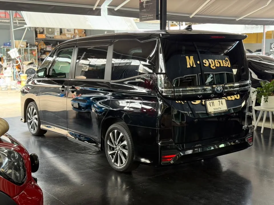 2024 Toyota Voxy IV 2