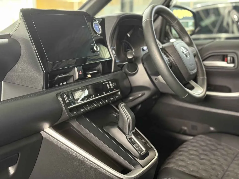 2024 Toyota Voxy IV 2