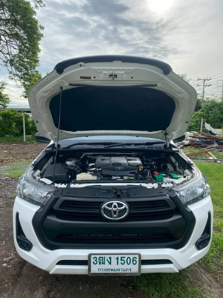 2020 Toyota Hilux VIII 2