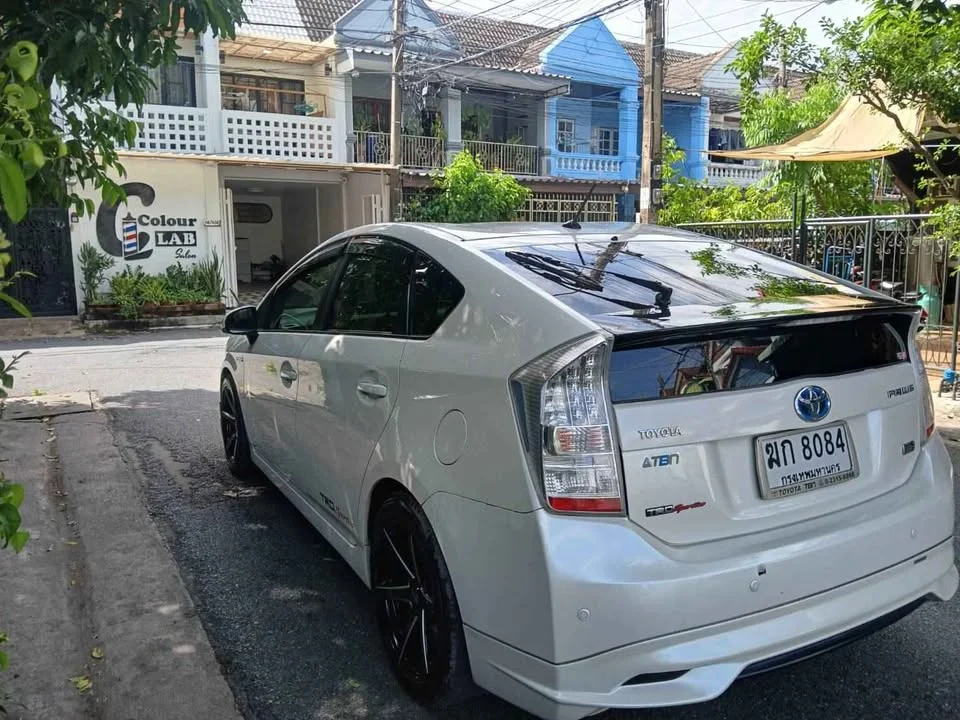 2011 Toyota Prius III 3