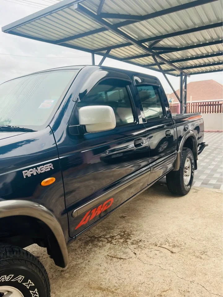 2000 Mazda 2500 Fighter V 2