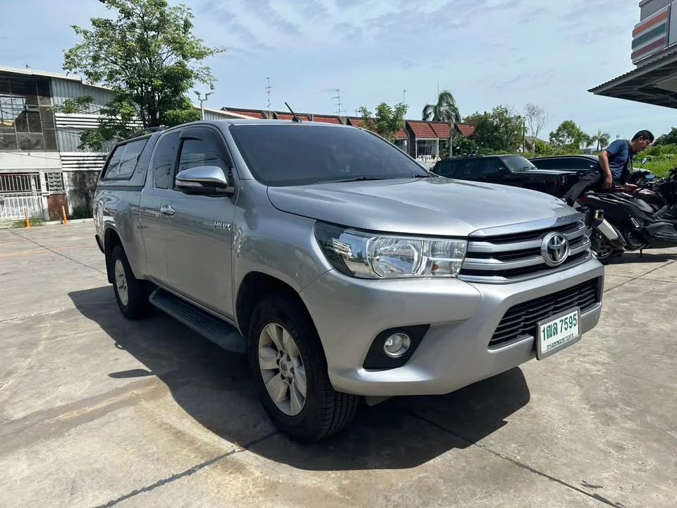 2015 Toyota Hilux VIII 3