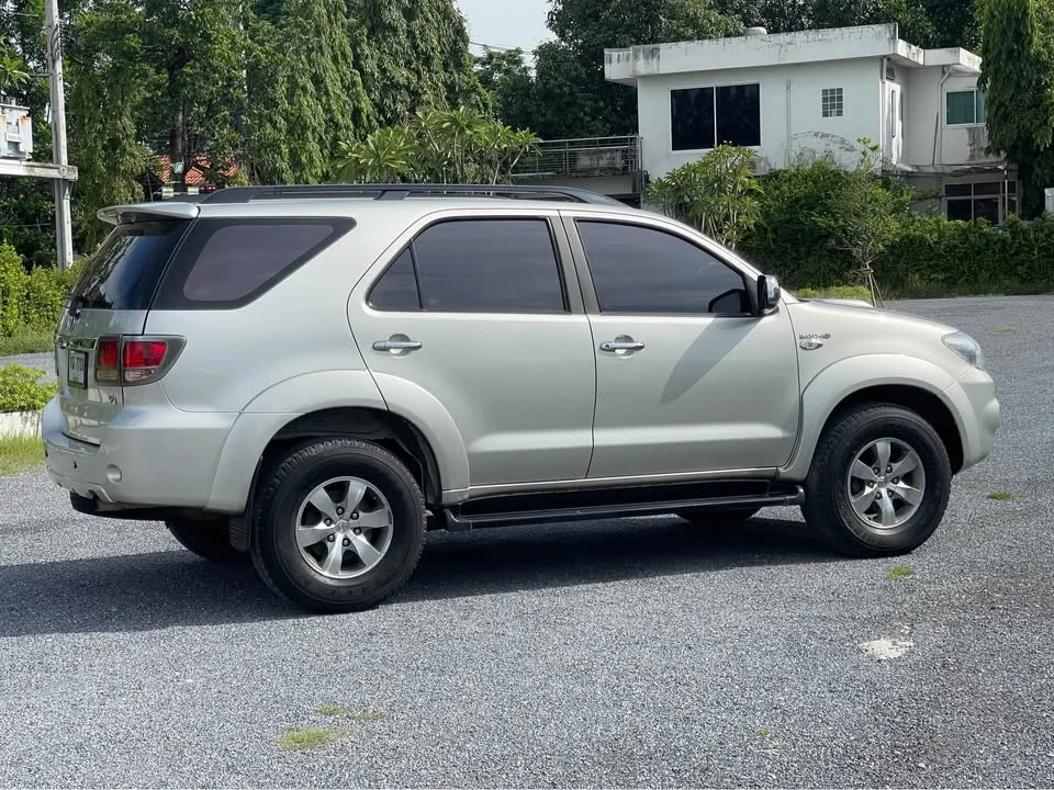2005 Toyota Fortuner I 3