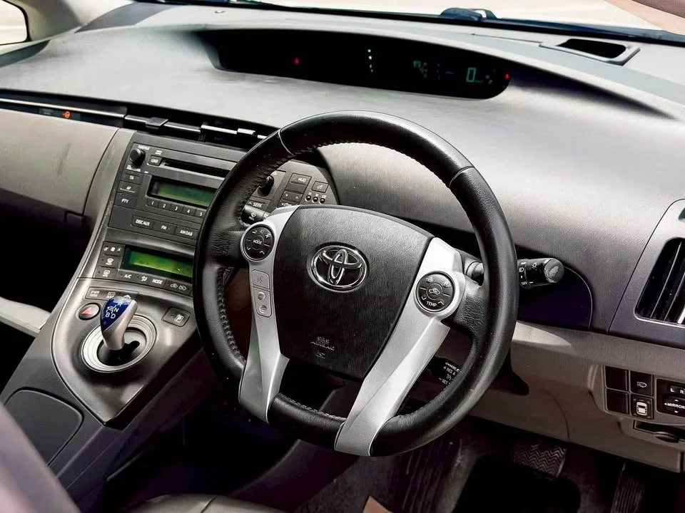 2011 Toyota Prius III 3