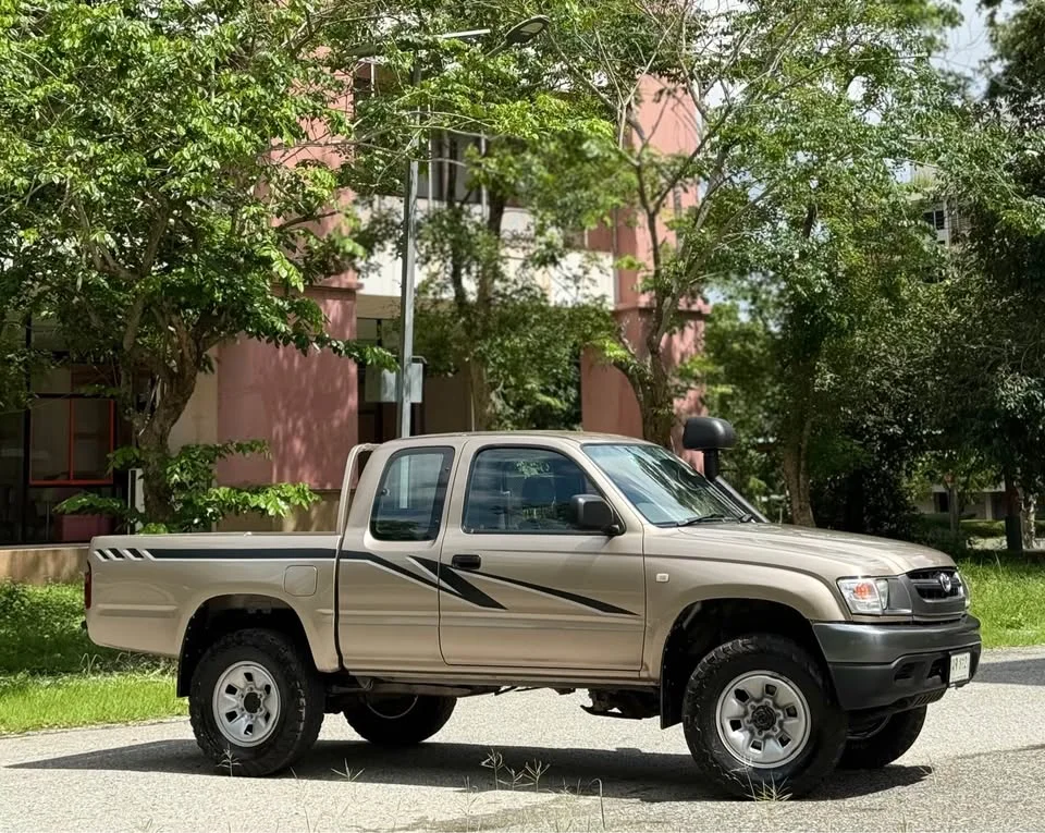 2003 Toyota Hilux Tiger VI 3