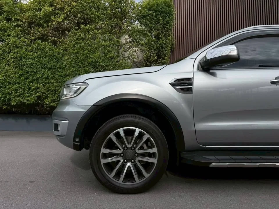 2019 Ford Everest II 3