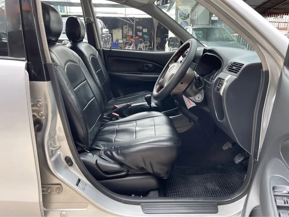 2004 Toyota Avanza I 3