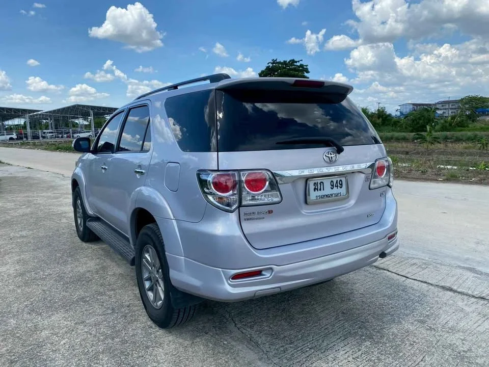 2012 Toyota Fortuner I 3